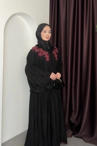 Çiçek İşlemeli Takım Siyah